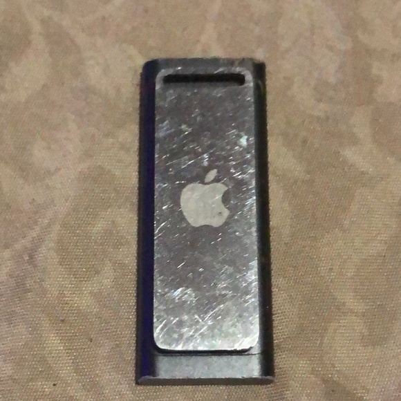 I-pod shuffle with usb charger cord - Picture 4 of 7